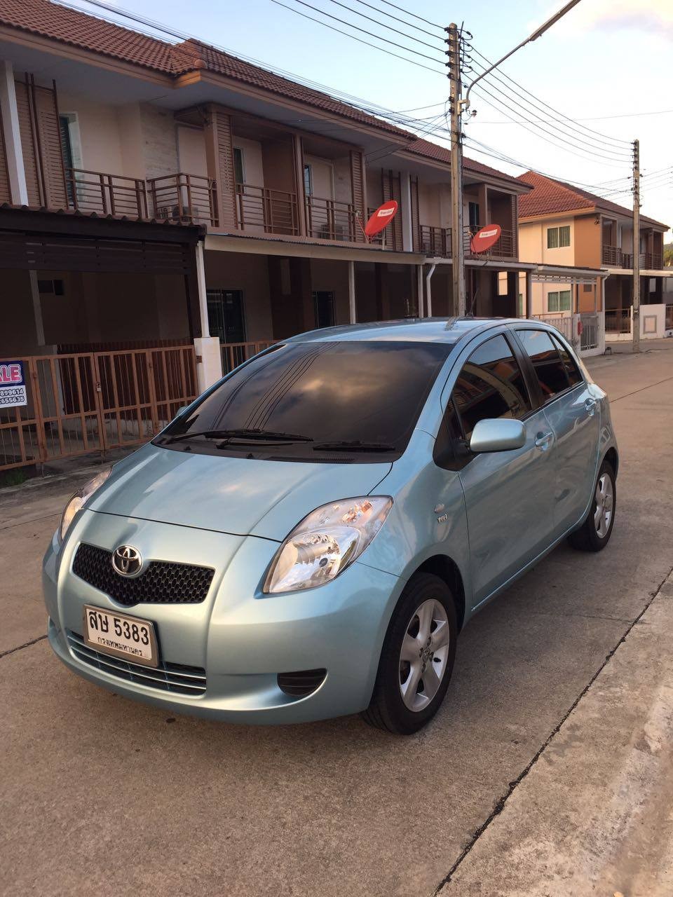 Toyota Yaris 2012 — photo 3