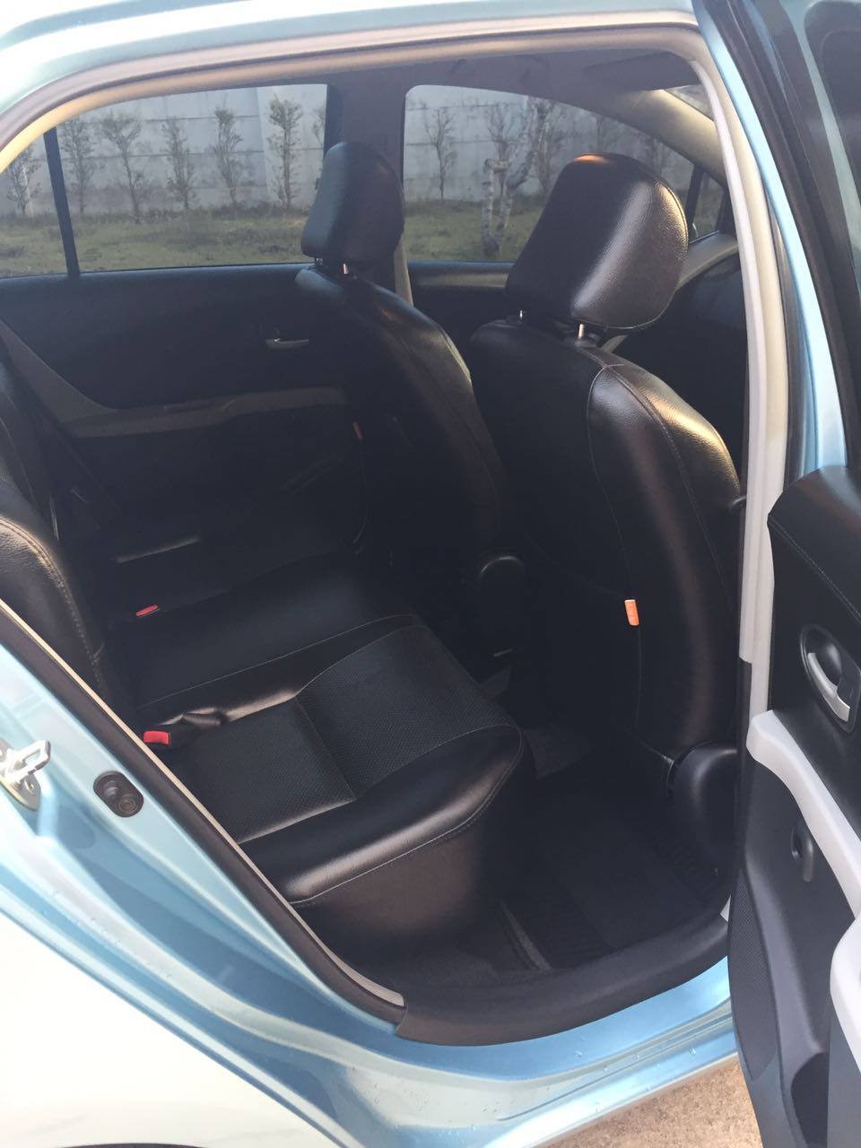 Toyota Yaris 2012 — photo 2