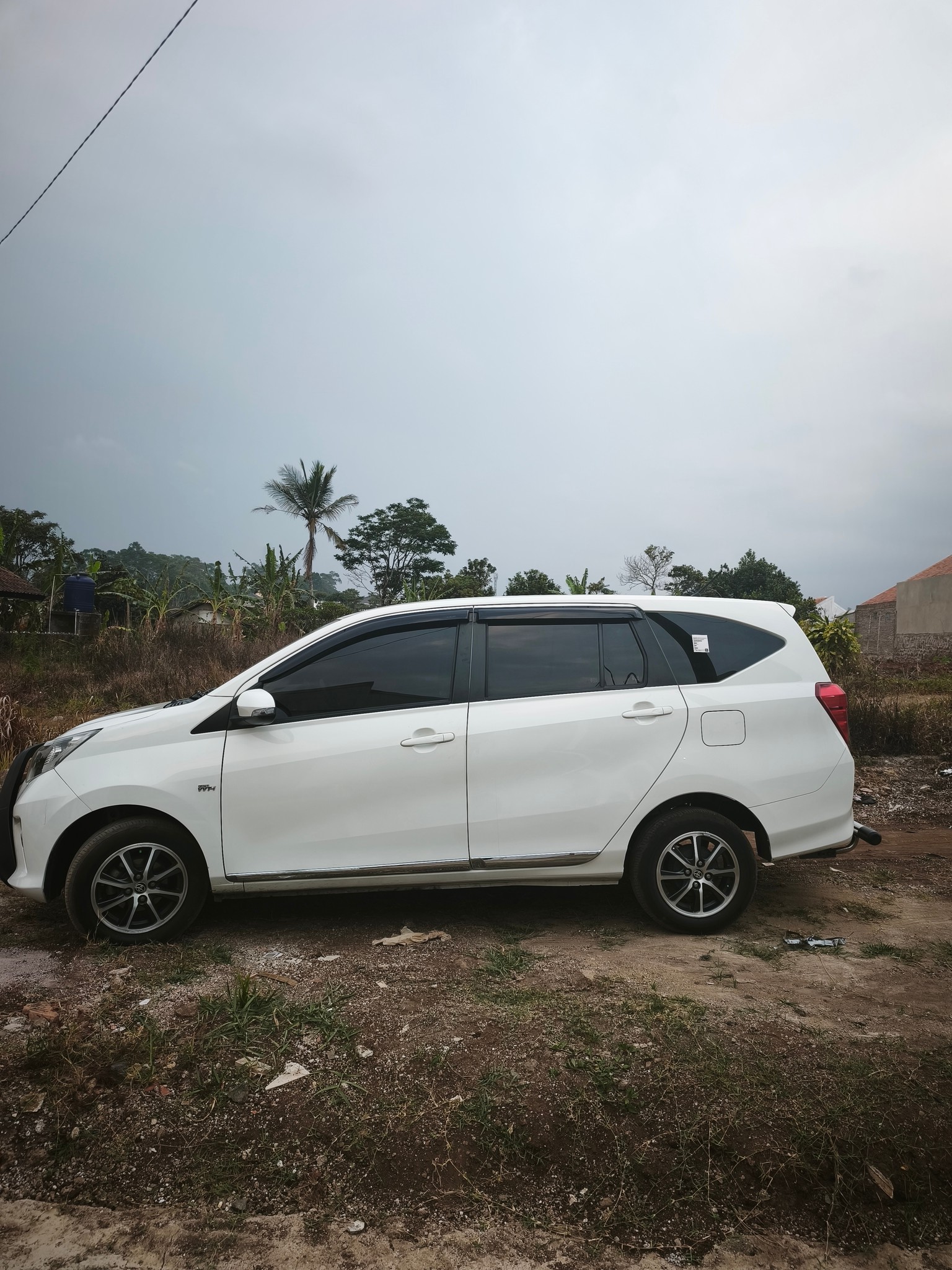 Toyota-Calya 6