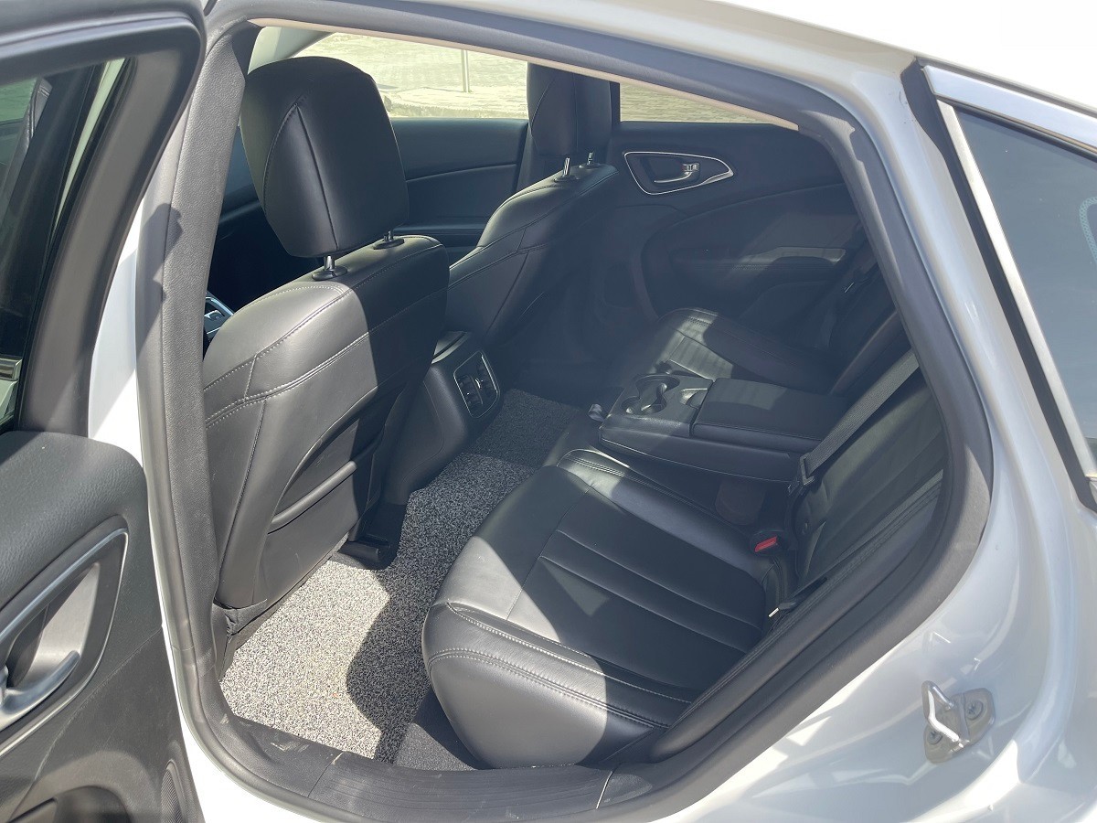 Chrysler 200, 2017