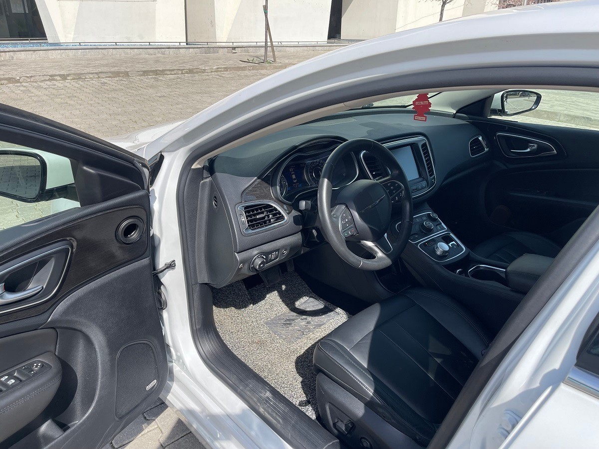 Chrysler 200, 2017 3