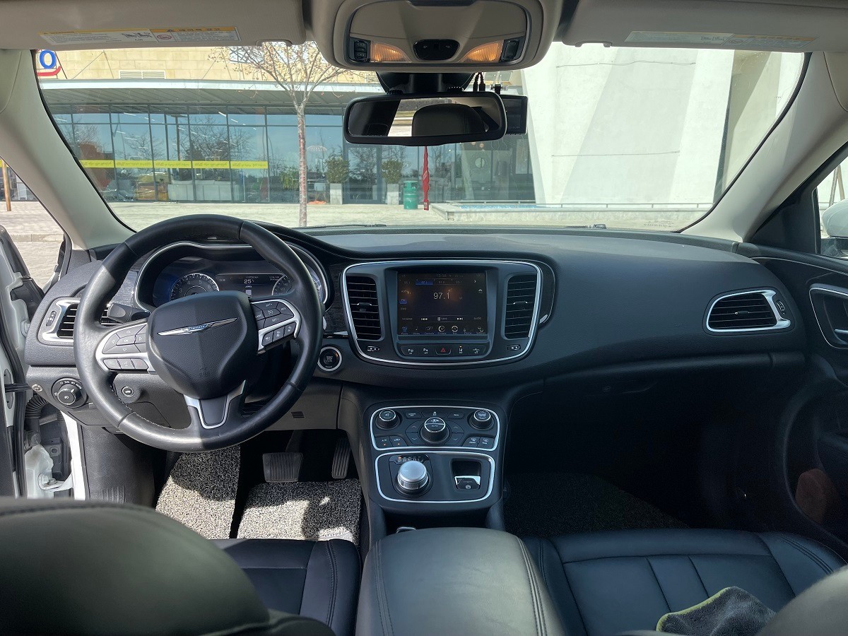 Chrysler 200, 2017 4