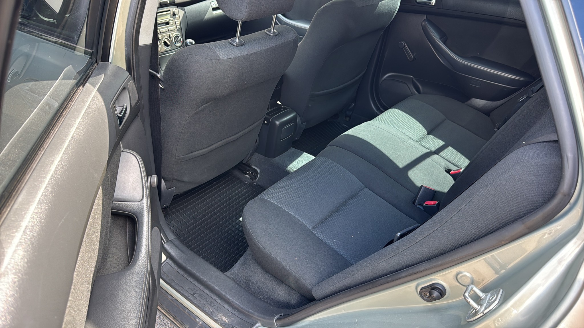 Toyota-Avensis 10