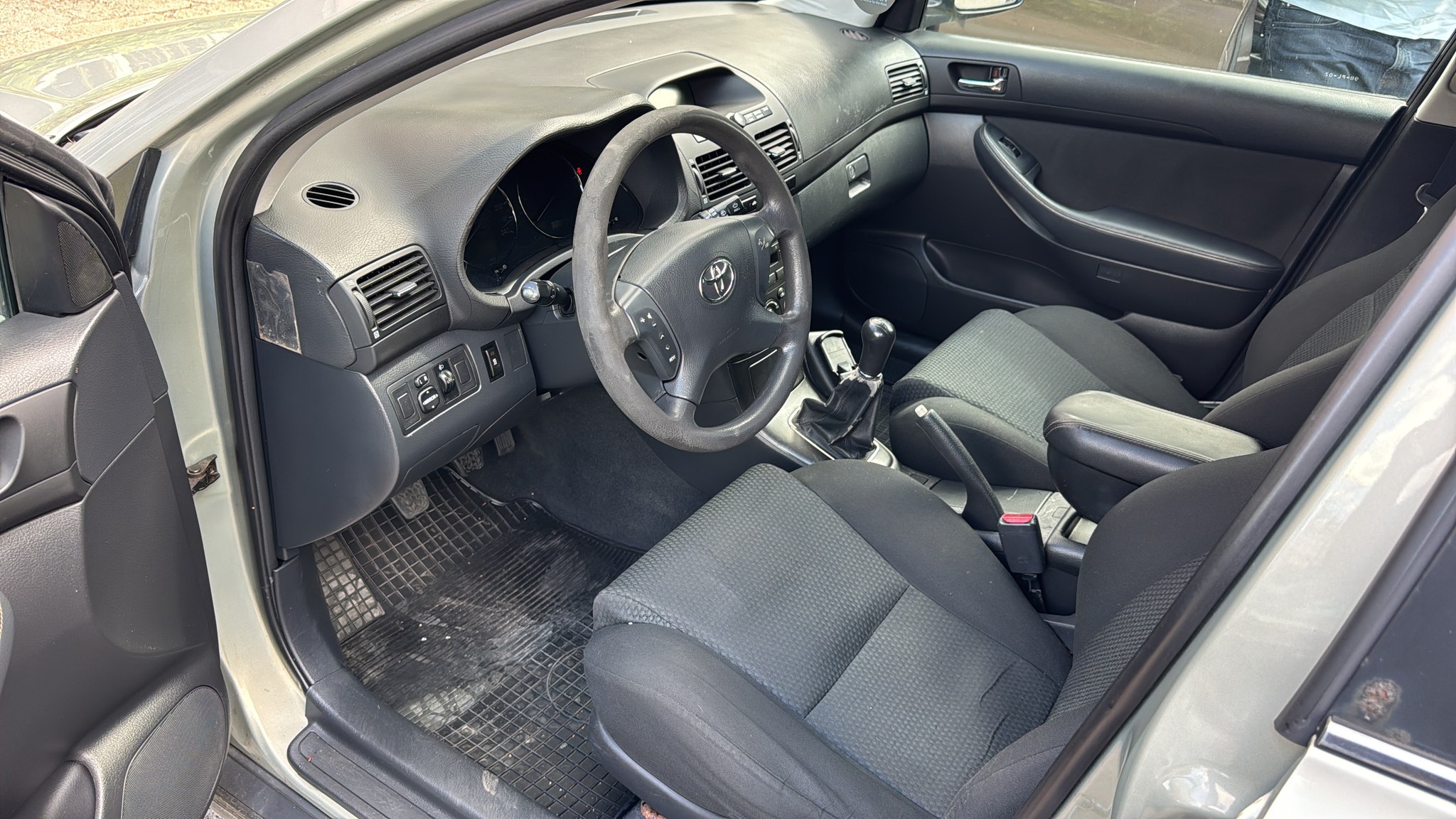 Toyota-Avensis 9