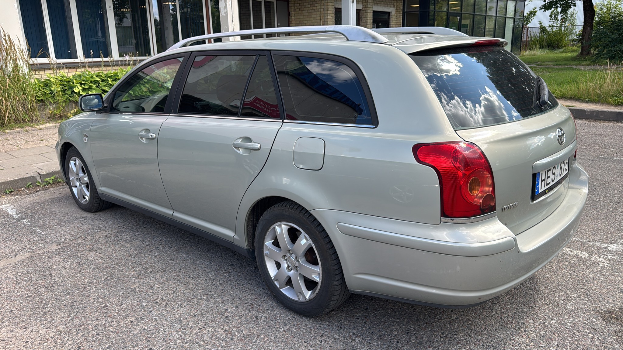 Toyota-Avensis — photo 5