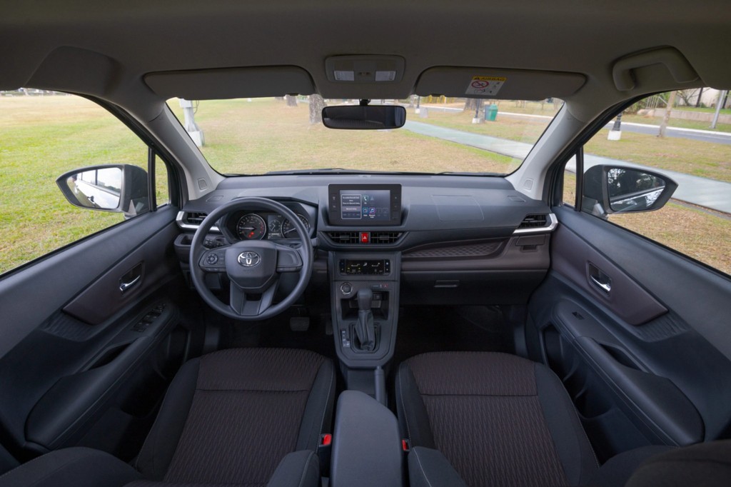 Toyota-Avanza 3